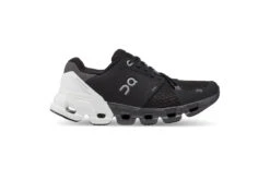 On Cloudflyer 4 Loopschoenen Black/White Dames